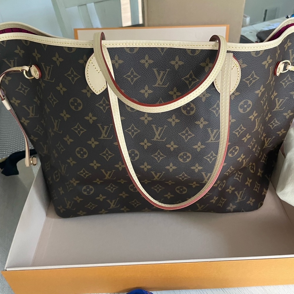 Brand new Louis Vuitton bag!  Never used.